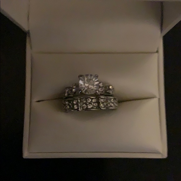 💍CZ SILVER 2 PC RING SET CAN BE WORN SEPARATELY - Picture 6 of 8